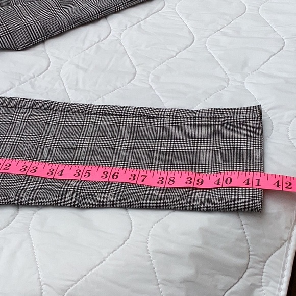 Camber and Grace slim leg, black and white checked pants. Size small. - Picture 15 of 15